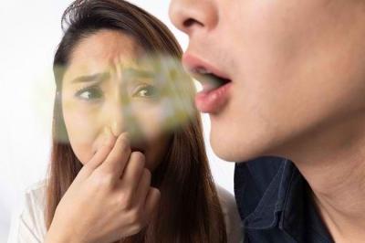 Masalah Bau Mulut yang Mengganggu? Kenali Penyebab dan Solusinya di Sini!
